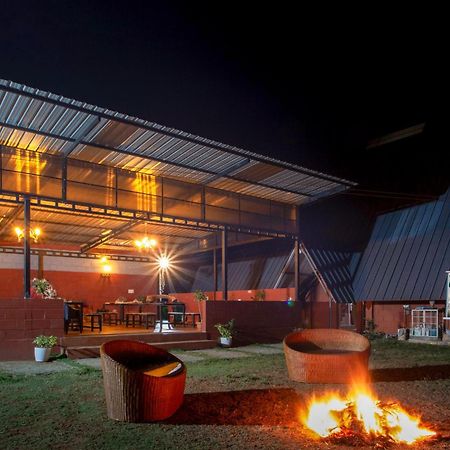 Stayvista At Golden Triangle Kabini With Bonfire, River View & Comp Beakfast Hampāpura المظهر الخارجي الصورة